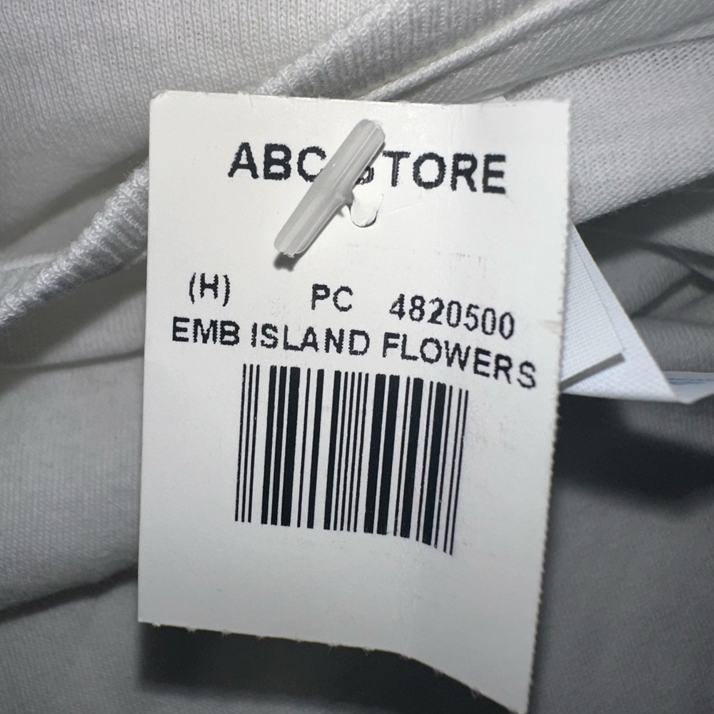 NWT Women’s Size XL‎ Hawaii Kauai Embroidered Flowers White Short Sleeve T-Shirt - Picture 4 of 7